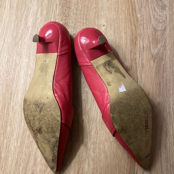 Seychelles Pink Leather Pointed Toe Kitten Heels Size 7.5  Low Heel Button Pumps - Picture 4 of 5